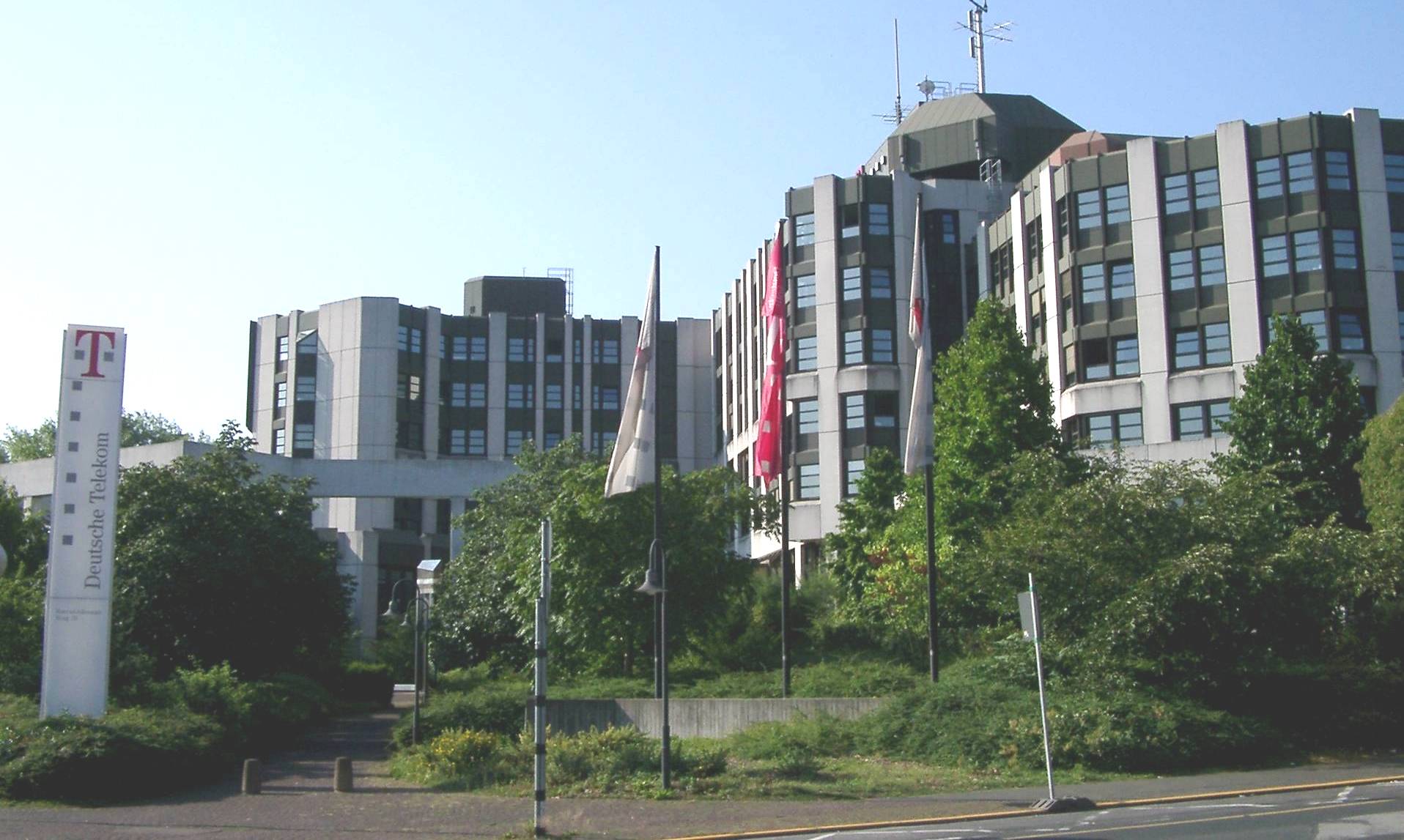 Neues Fernmeldedienstgebäude